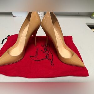 Christian Louboutin So Kate nude